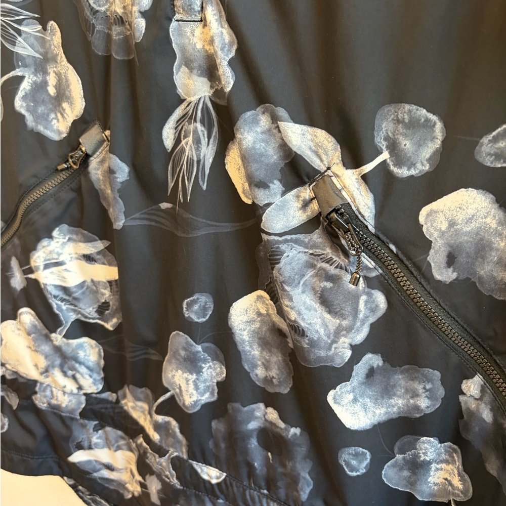 Lululemon Floral Black and White Women's Jacket - Picture 6 of 10